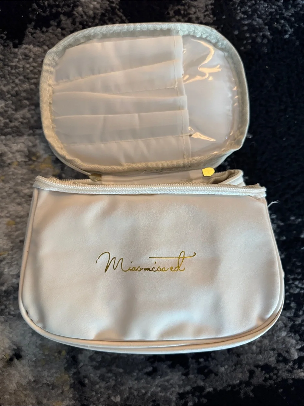 Cream Oval Cosmetic Bag NEW 🏷️